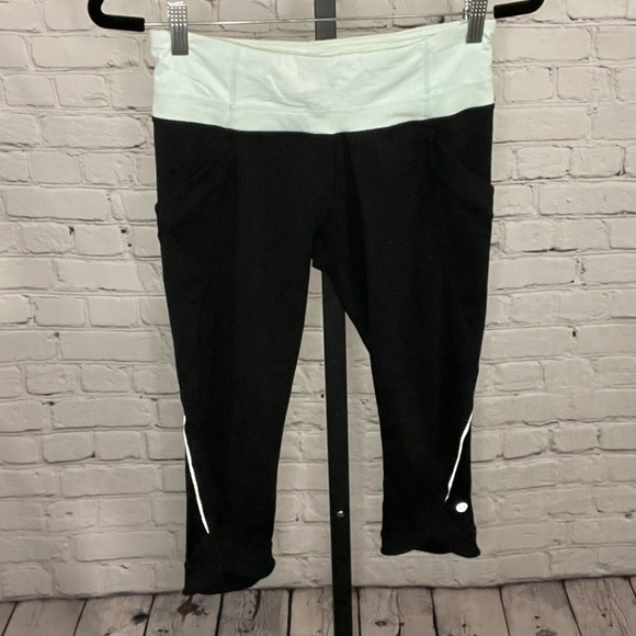 Lululemon Crop Light Blue and Black Legging Size 8 - Picture 1 of 5